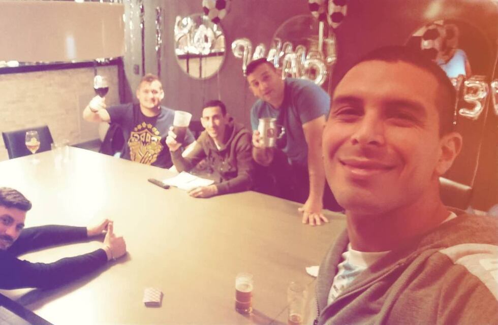 Ángel Di María y sus amigos festejaron con asado y otro tatuaje muy especial