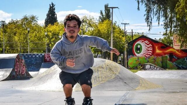 Pasión sobre ruedas: Jesús tiene enanismo y con sus rollers busca transmitir un mensaje a los sanjuaninos