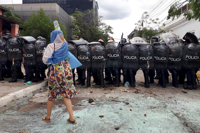 Este sábado manifestantes vuelven a protestar en Formosa contra el regreso a la fase 1 de cuarentena, dispuesta por el gobernador Gildo Insfrán. (AP/Nathaniel Caceres)