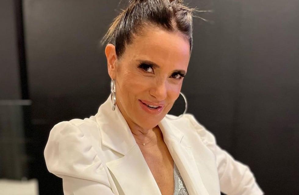 María Fernanda Callejón lució una micro bikini ultra hot para hacer una jugada postura de yoga
