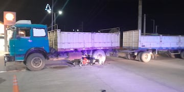 Río Primero: dos jóvenes de 18 y 19 años murieron al chocar contra un camión