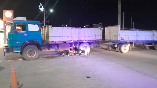 Río Primero: dos jóvenes de 18 y 19 años murieron al chocar contra un camión