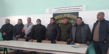 Cuatro gremios le dan 72 horas al intendente Azcué para revertir los despidos en la Municipalidad de Concordia.