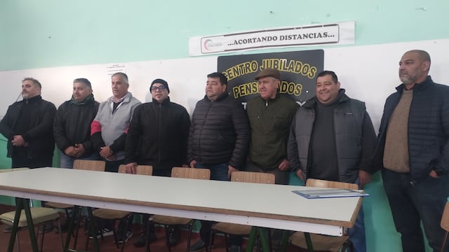 Cuatro gremios le dan 72 horas al intendente Azcué para revertir los despidos en la Municipalidad de Concordia.