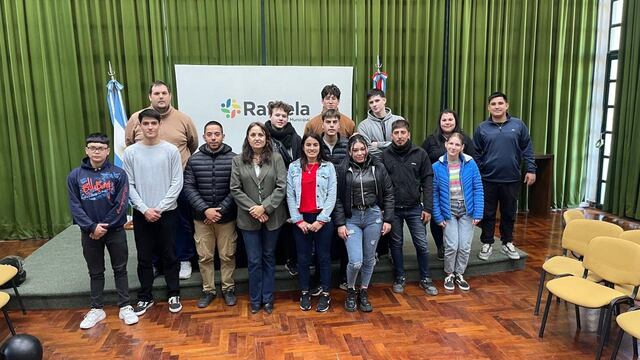 Encuentro con jóvenes que participan de prácticas laborales