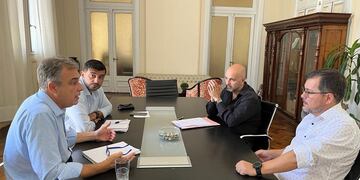 El intendente de Rafaela, Luis Castellano, Claudio Brilloni, el secretario de Prevención de Seguridad, Maximiliano Postovit y el secretario de Seguridad Pública, Marcos Romero.