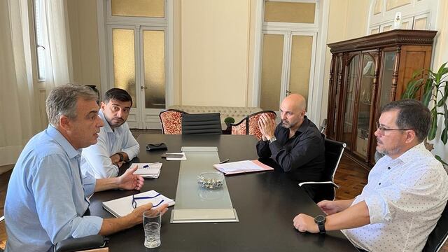 El intendente de Rafaela, Luis Castellano, Claudio Brilloni, el secretario de Prevención de Seguridad, Maximiliano Postovit y el secretario de Seguridad Pública, Marcos Romero.