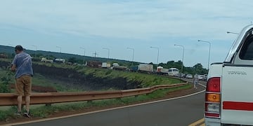 Cada dos horas levantan el tránsito por algunos minutos.