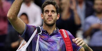 NEW YORK, NY - SEPTEMBER 08: Juan Martin del Potro of Argentina waves to the crowd after being defeated by Rafael Nadal of Spain after their Men's Singles Semifinal match on Day Twelve of the 2017 US Open at the USTA Billie Jean King National Tennis Center on September 8, 2017 in the Flushing neighborhood of the Queens borough of New York City\u002E Rafael Nadal defeated Juan Martin del Potro in the fourth set with a score of 4-6, 6-0, 6-3, 6-2\u002E Elsa/Getty Images/AFP\n== FOR NEWSPAPERS, INTERNET, TELCOS & TELEVISION USE ONLY ==
