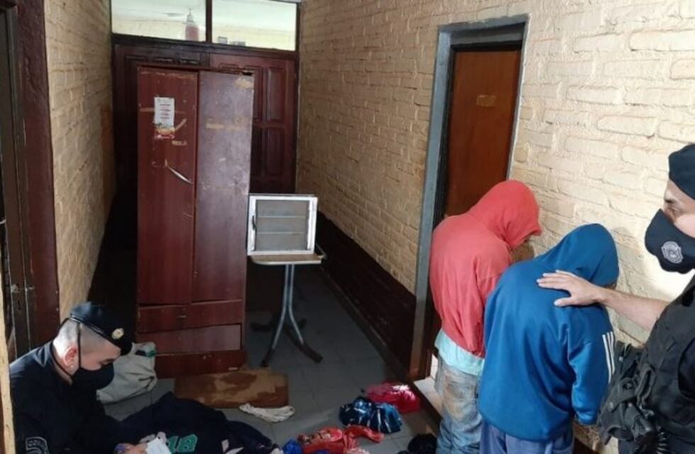 Terminaron presos cuando quisieron vender lo que robaron de una vivienda