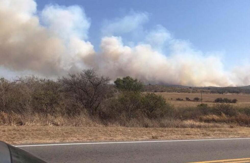 Incendio en la zona de Alta Gracia, con riesgo para las viviendas
