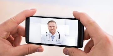 Comunicación a distancia entre profesionales de la salud y los pacientes en sus domicilios (web)