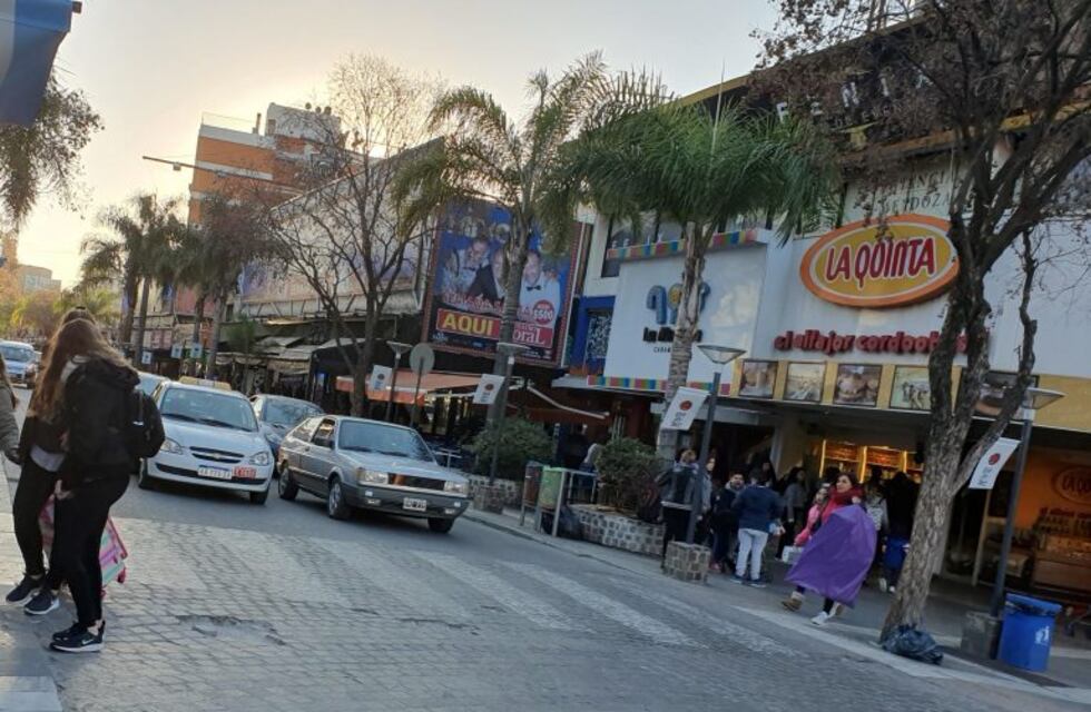 Capturaron a dos menores tras robar en una tienda de ropas en Carlos Paz