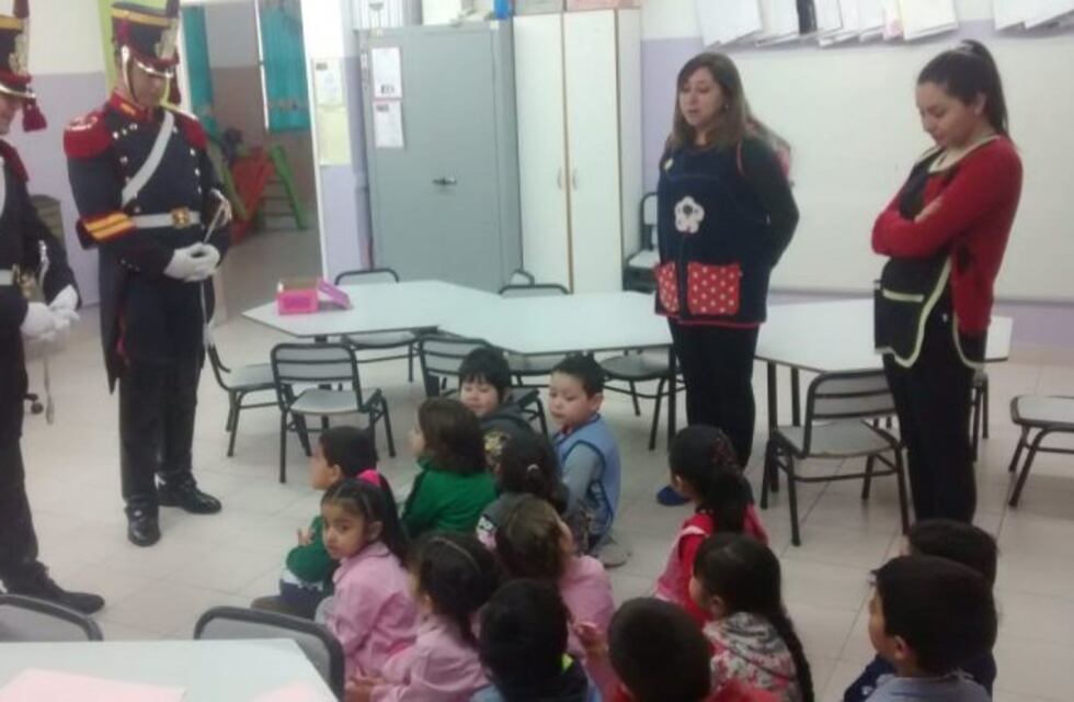Granaderos visitan nuevamente las escuelas de la ciudad