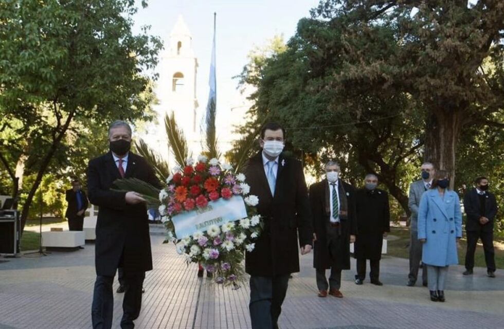El gobernador Zamora encabezó el acto en conmemoración a la Revolución de Mayo