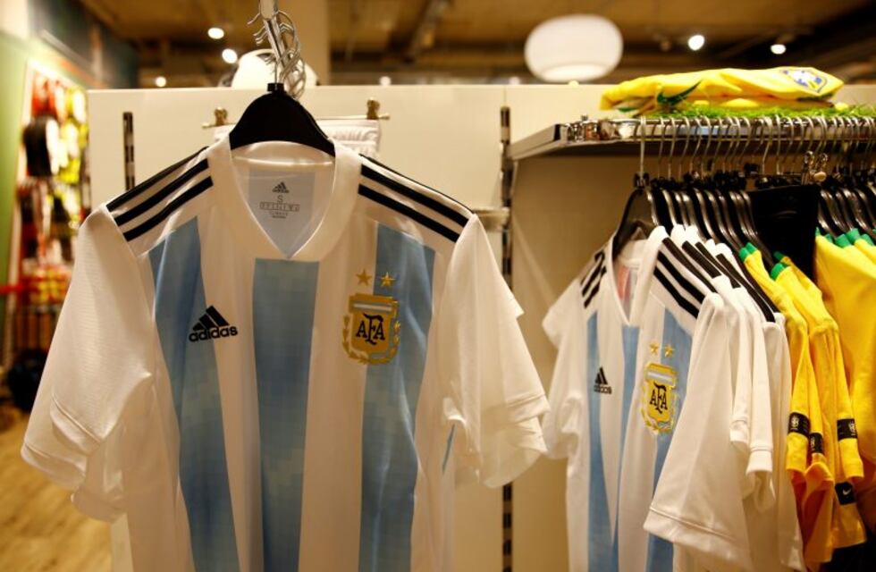 Las camisetas de Argentina están en falta en los locales de Santiago del Estero