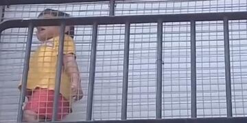 El niño en el balcón