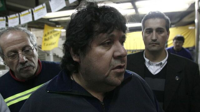BUENOS AIRES 13/08/12, EMPLEADOS AGRUPADOS EN LA ASOCIACIu00d3N GREMIAL DE TRABAJADORES DEL SUBTE Y EL PREMETRO (AGTSYP) CUMPLu00cdAN ESTA MAu00d1ANA LA Du00c9CIMA JORNADA CONSECUTIVA DE PARO TRAS FRACASAR ANOCHE LAS NEGOCIACIONES PARA DESTRABAR EL CONFLICTO.FOTO-DYN/EZE