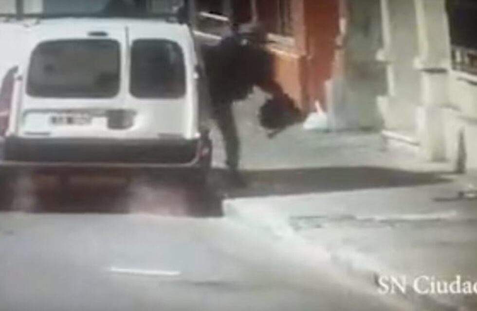 Se llevó el estéreo de un utilitario y fue captado por las cámaras del Municipio