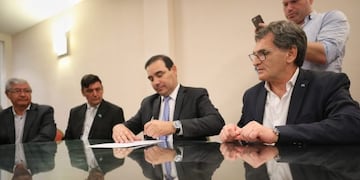 Avruj y Valdés firmaron convenio