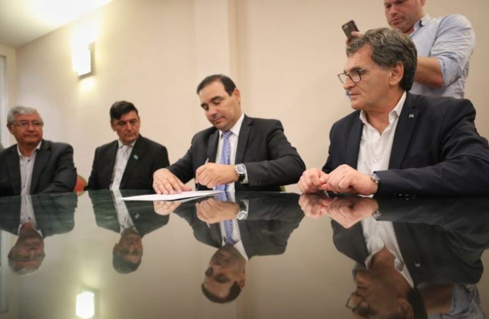 Valdés y Avruj firmaron convenio para fortalecer los Derechos Humanos