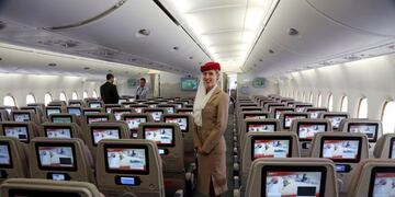 A Boeing 777-31H (ER) aircraft of Emirates airline lands at Cointrin Airport in Geneva, Switzerland December 3, 2018\u002E Picture taken December 3, 2018\u002E REUTERS/Denis Balibouse avion Boeing 777-31H
