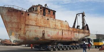 removieron un buque que estaba inactivo hace 35 años (Consorsio Portuario)
