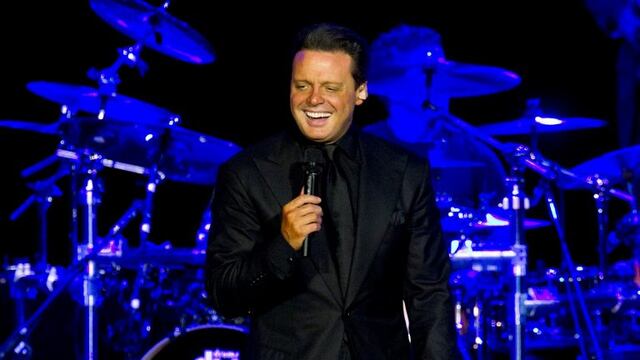 FILE - In this March 11, 2012 file photo, Mexican singer Luis Miguel performs during a concert in Rio de Janeiro, Brazil. Authorities say  Luis Miguel, whose full name is Luis Miguel Gallego Basteri, is in custody after he surrendered to U.S. marshals Tuesday, May 2, 2017, in a case involving a dispute with his former manager. (AP Photo/Felipe Dana, File)