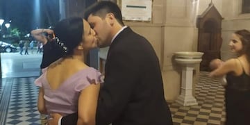 De película: fue a la iglesia, quiso arruinar un casamiento y le manchó el vestido a la novia