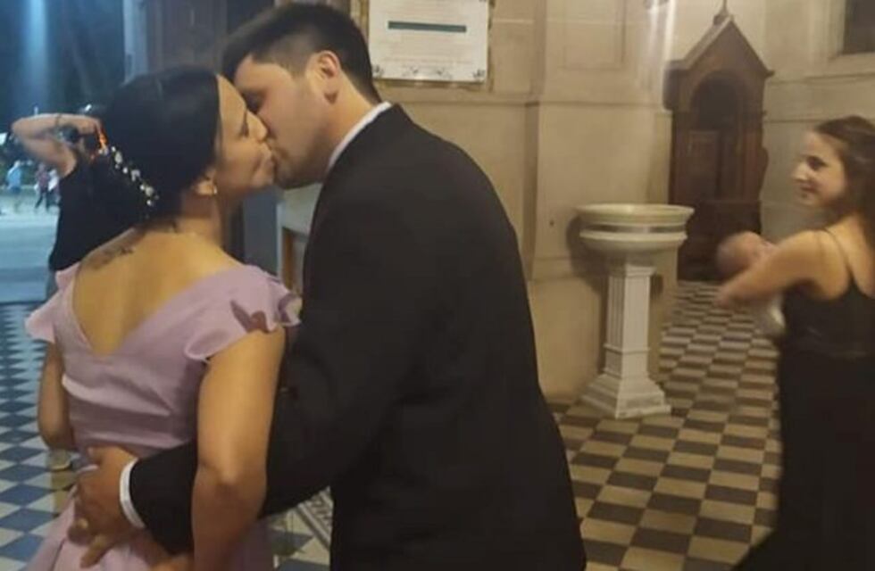 De película: fue a la iglesia, quiso arruinar un casamiento y le manchó el vestido a la novia
