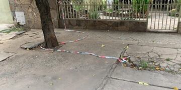 La víctima estaba sentada en la vereda en Anchorena al 1900\u002E (@gbelluati)