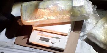 Marihuana secuestrada en el Peugeot 504