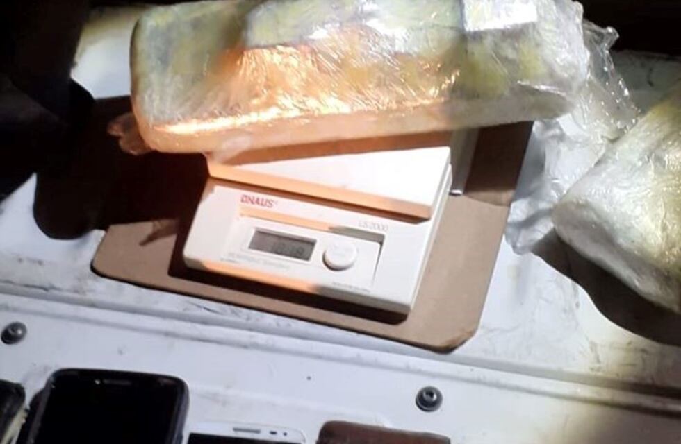 Incautaron 2 kilos de marihuana y hay 3 narcos detenidos