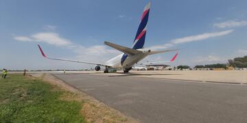 El vuelo de Latam que sale de San Pablo, pasa por Córdoba y termina en las Islas Malvinas\u002E (Foto @andreslavallen)