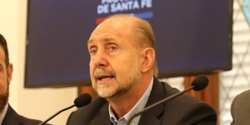 Perotti junto a los ministros Parola y Cantero dieron detalles de la evolución del coronavirus en Santa Fe y las medidas de contingencia\u002E (Archivo)