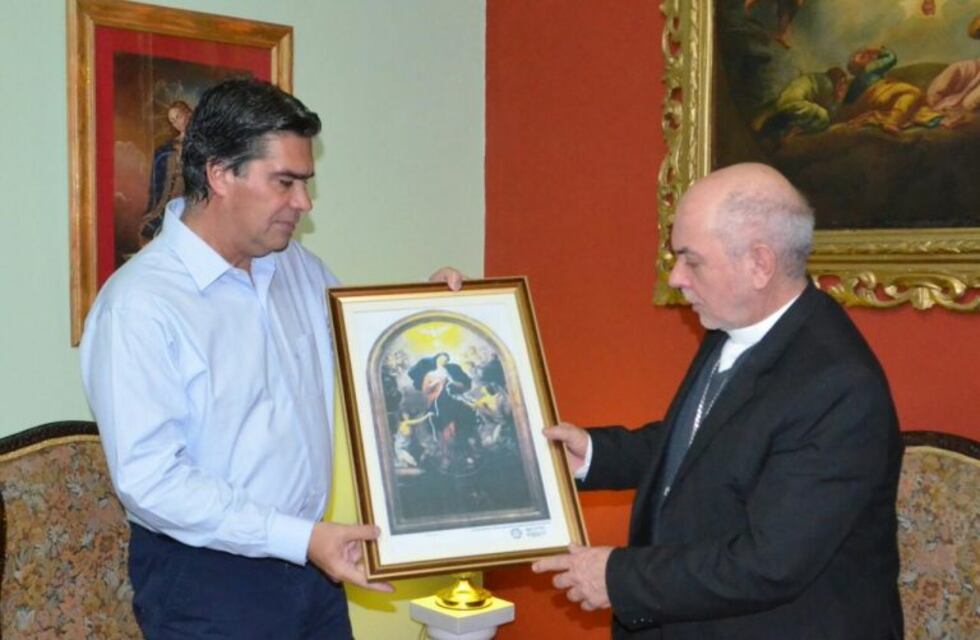 Francisco envió a Capitanich una imagen de la Virgen Desatanudos