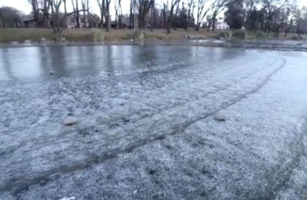 Las bajas temperaturas congelaron el río de Santa Rosa de Calamuchita