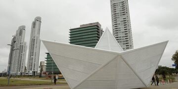 El Barquito de Papel se iluminará de rosa para concientizar sobre el cáncer de mama (Municipalidad de Rosario)