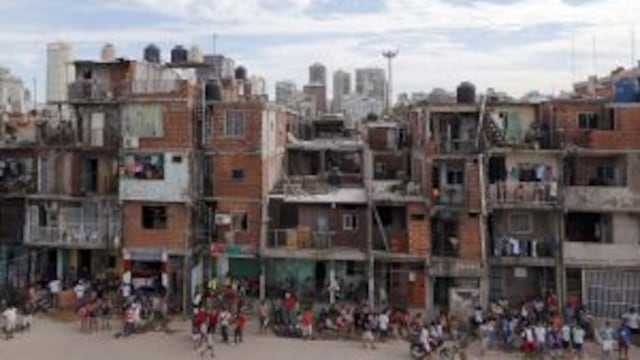 Residents are seen in the Villa 31 slum, which censuses show has grown 50 percent in the past four years to currently house some 40,000 people, near the 100-year-old railway station Retiro in the heart of Buenos Aires, February 9, 2014. A sharp currency d