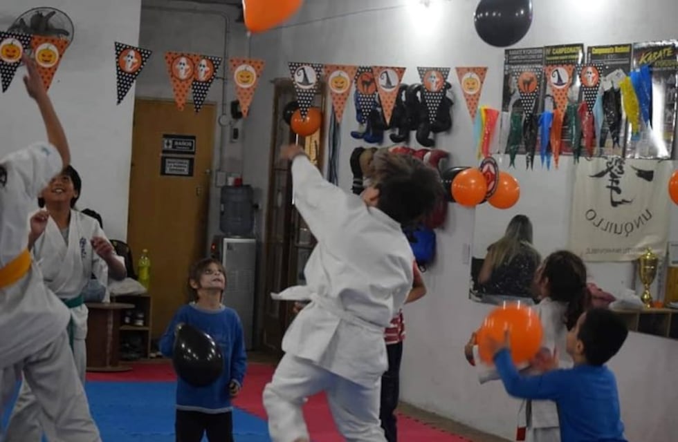 Así celebró Halloween una escuela de karate unquillense