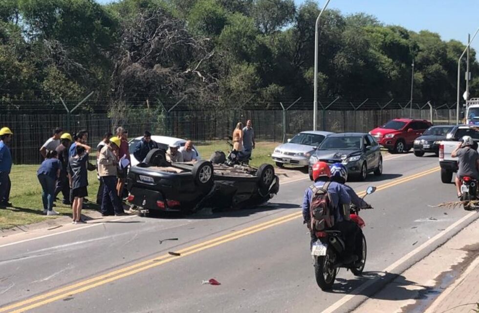 Vuelco automovilístico en el camino a Intercuntry