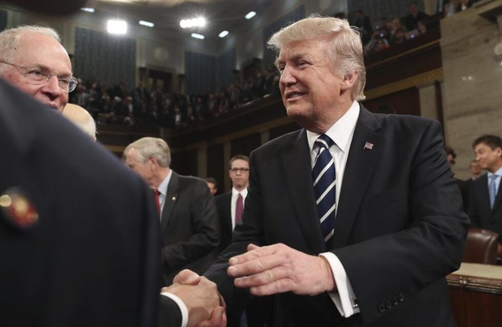 Donald Trump dio su primer discurso ante el Congreso y defendió su política migratoria