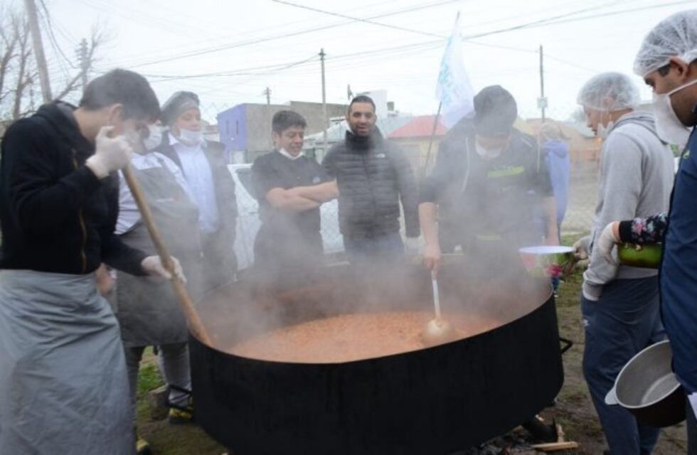 El sindicato de amas de casa entregó más de 2000 porciones de guiso para barrios de Río Gallegos