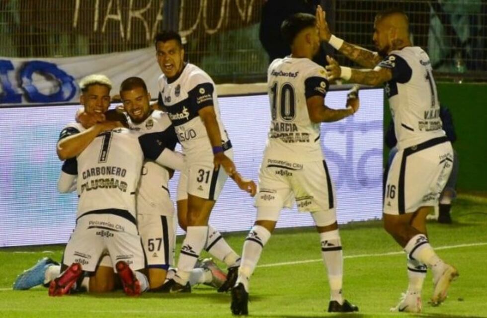 Gimnasia agasajó a Maradona: goleó 3 a 0 a Patronato en el inicio de la Copa de la Liga Profesional