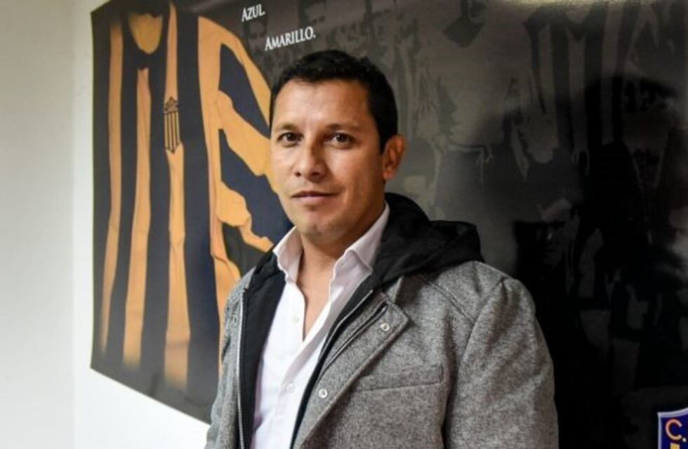 Gordillo firmó su continuidad y ahora la dirigencia canalla busca asegurar la de Cocca