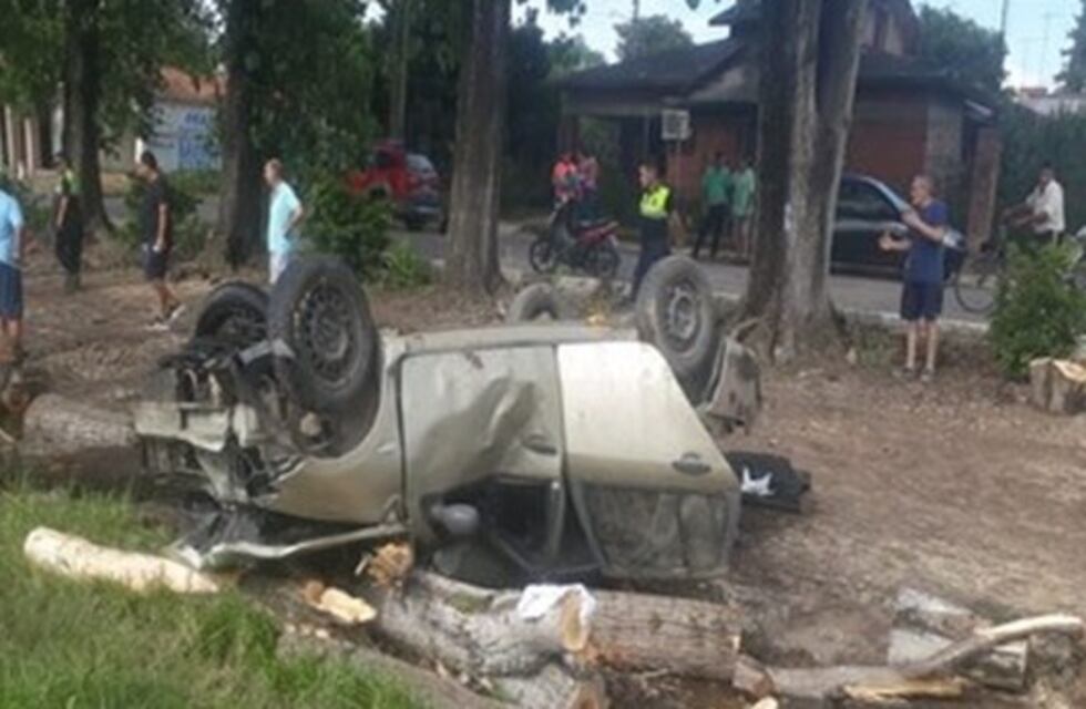 Sufrió un espectacular vuelco por esquivar a un perro