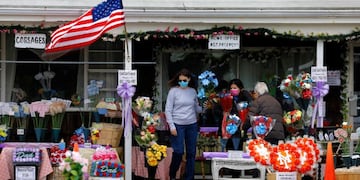 Farmingdale (United States), 24/05/2020\u002E- People purchase flowers near the the Long Island National Cemetery in Farmingdale, Long Island, New York, USA, 24 May 2020\u002E The United States will observe Memorial Day on Monday to honor military personnel who died while serving in the US Armed Forces\u002E (Estados Unidos, Nueva York) EFE/EPA/Peter Foley