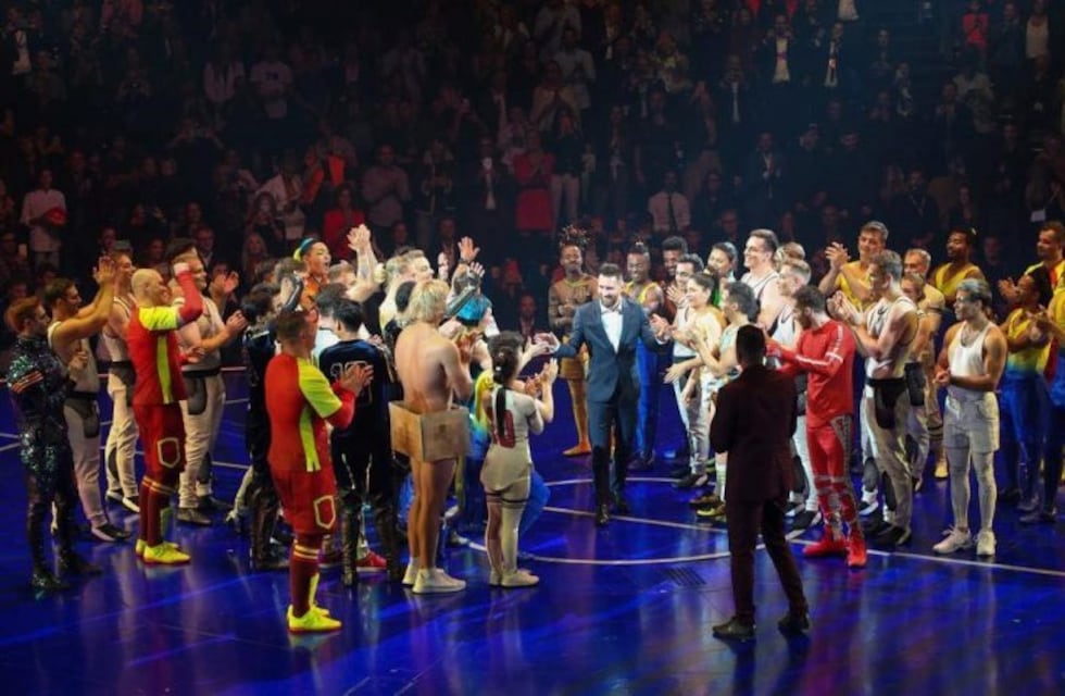 Lionel Messi se subió al escenario y fue ovacionado en el estreno del Cirque du Soleil en Barcelona