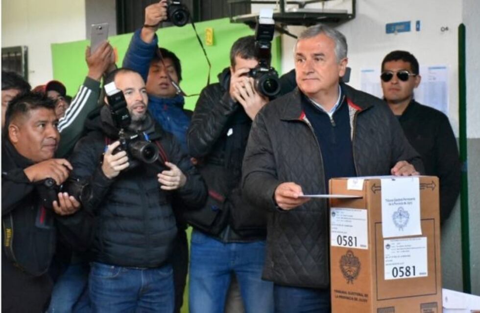 Gerardo Morales ya votó y recorre escuelas fiscalizando los comicios