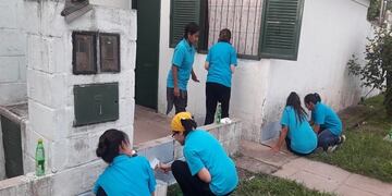 Jóvenes voluntarios mejoraron viviendas de personas mayores